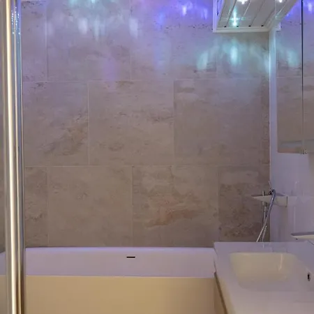 아파트 2ndhomes Luxurious 144 M2 Stylish 3 Bedroom Center