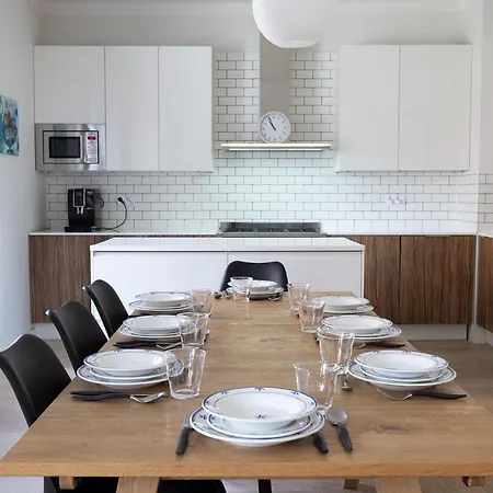 2ndhomes Luxurious 144 M2 Stylish 3 Bedroom Center Apartman *