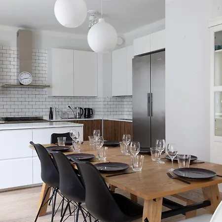 2ndhomes Luxurious 144 M2 Stylish 3 Bedroom Center